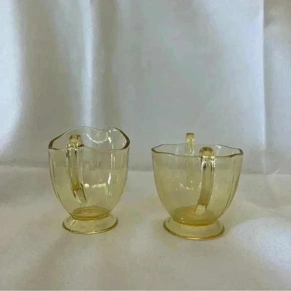 VNTG 1930s Yellow Glass Small Sugar Dish and Creamer Pitcher - Picture 3 of 4